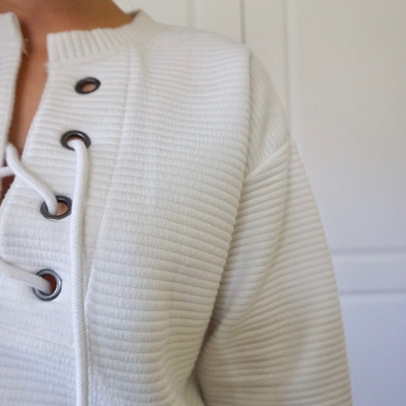 FOREVER 21 WHITE PULLOVER - Picture 2 of 5